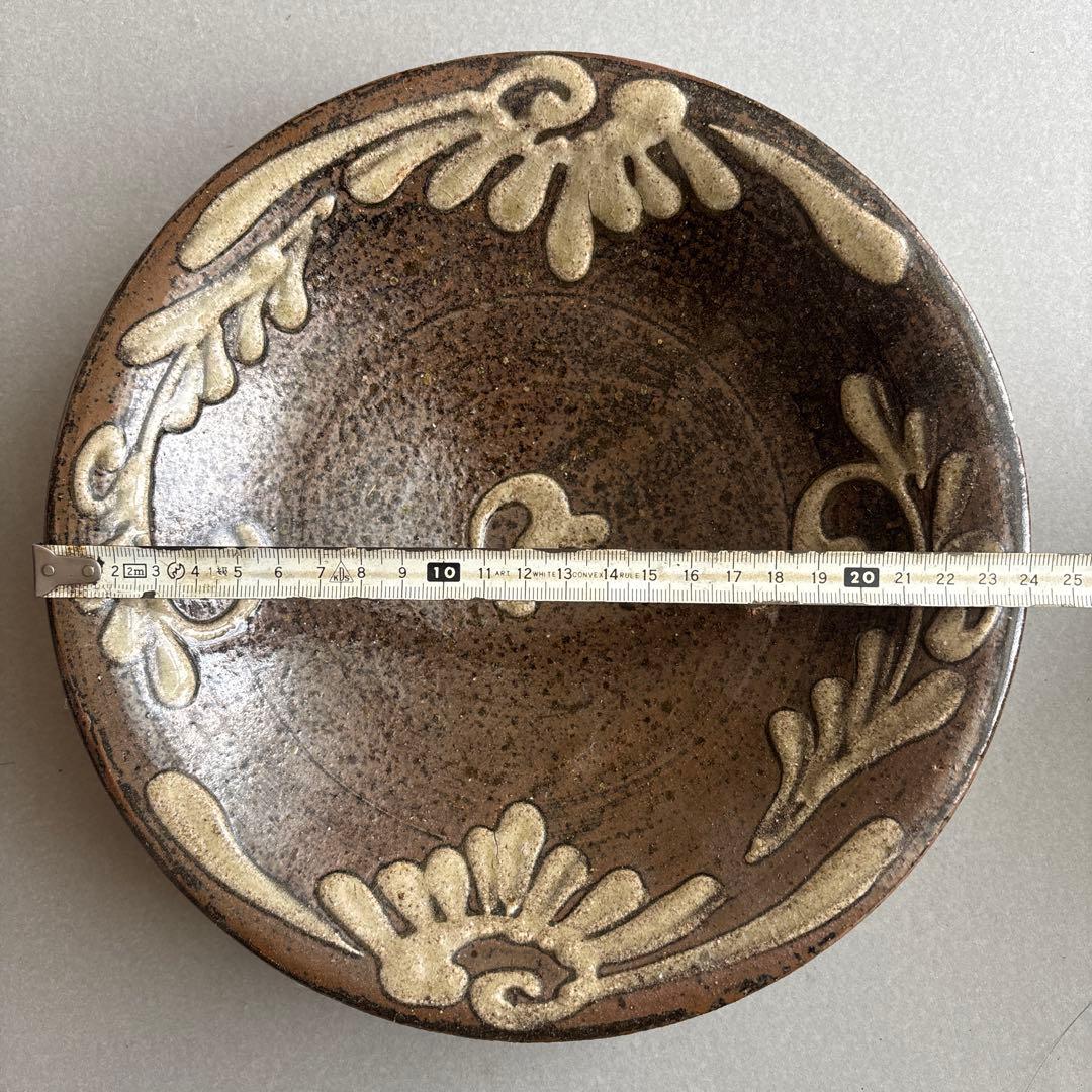 やちむん　大皿　読谷山焼　陶器　北窯　宮城正享　8寸皿　イッチン　菊花唐草　沖縄