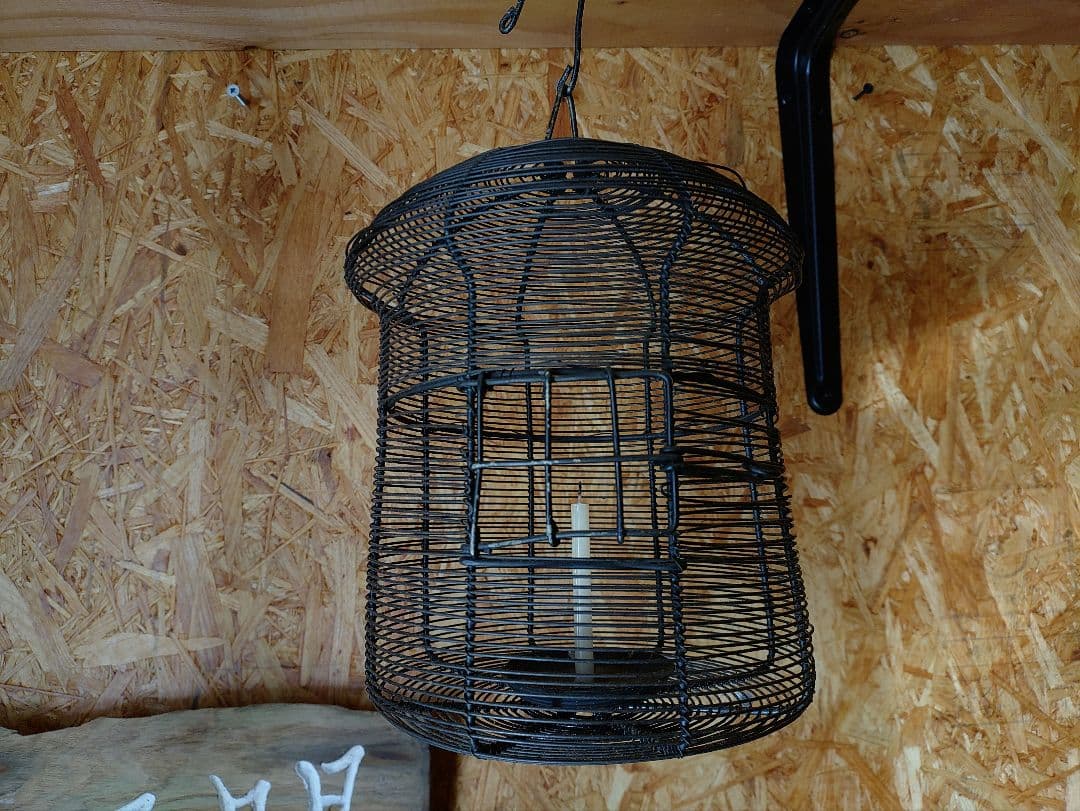 吊り灯籠　針金製　アンティーク　雑貨　骨董　吊灯籠　灯り　照明　庭　インテリア