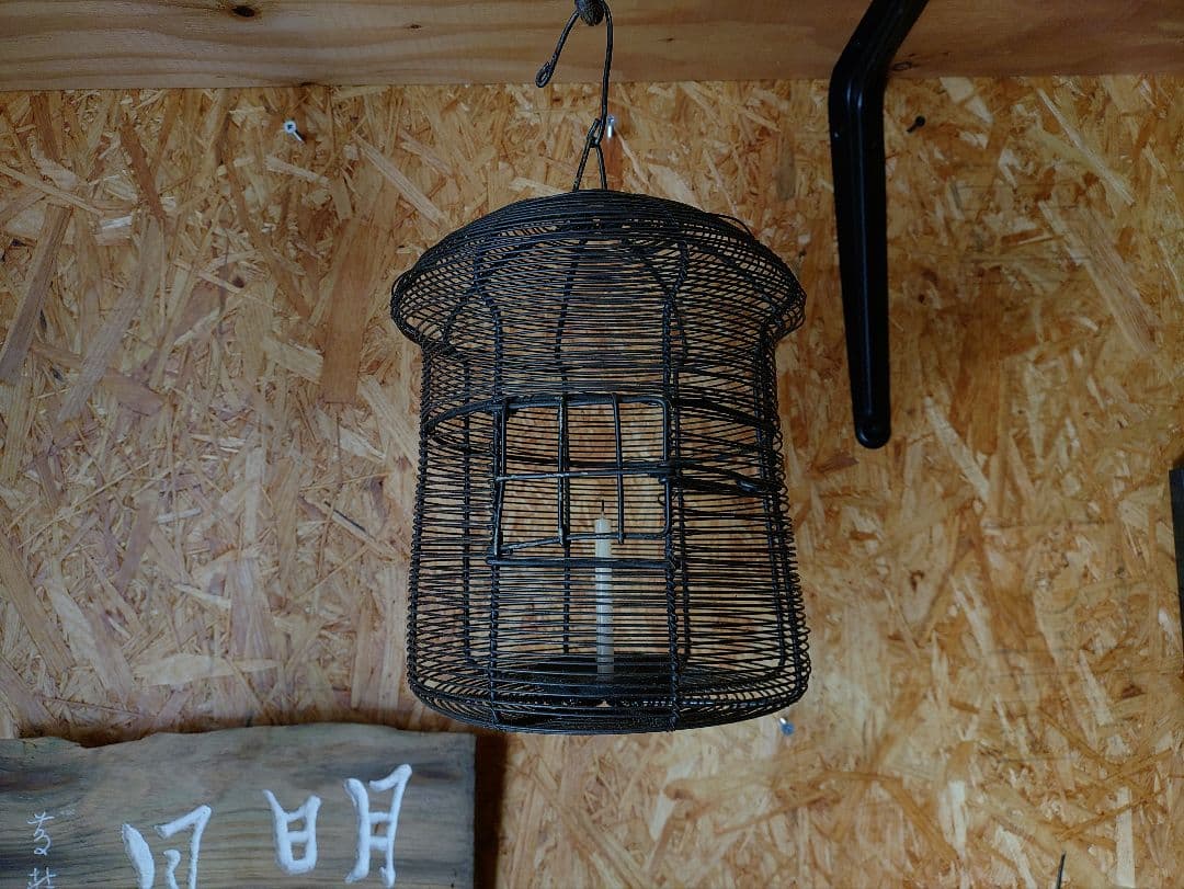 吊り灯籠　針金製　アンティーク　雑貨　骨董　吊灯籠　灯り　照明　庭　インテリア