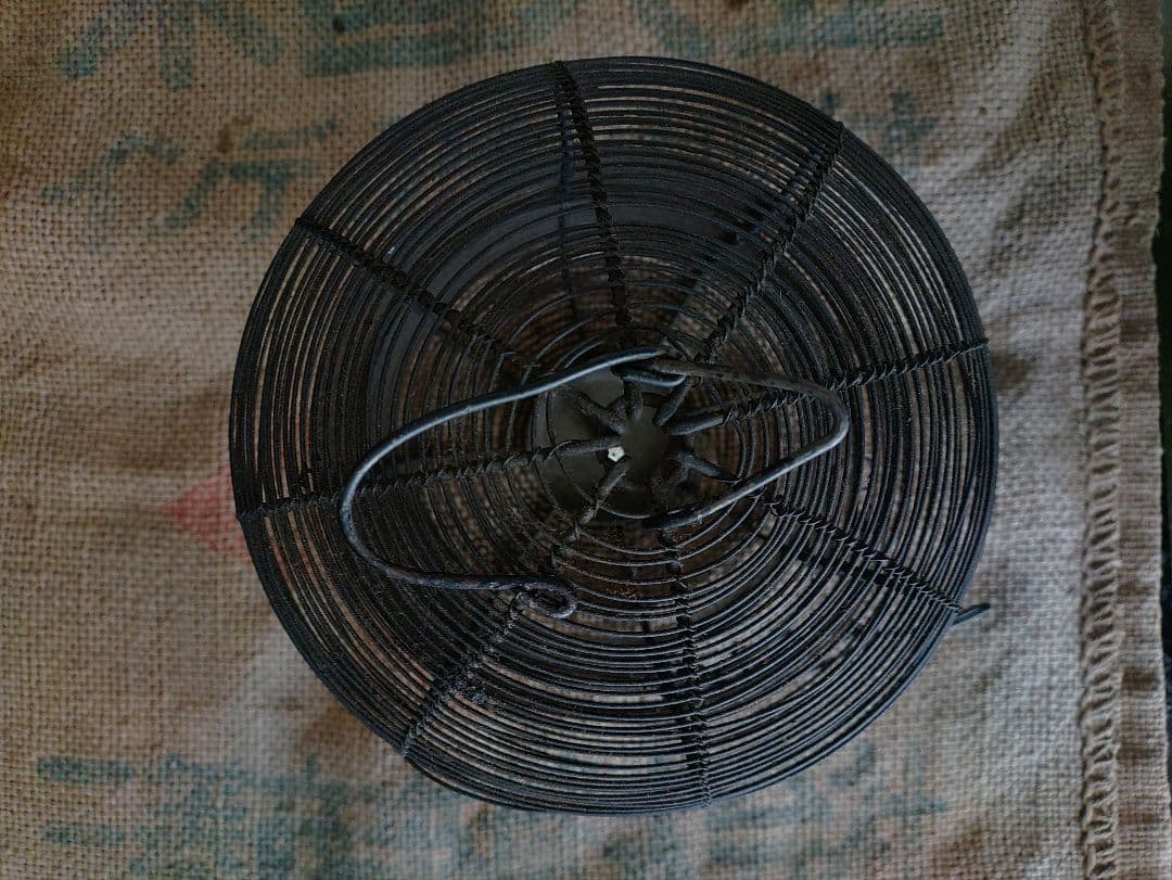 吊り灯籠　針金製　アンティーク　雑貨　骨董　吊灯籠　灯り　照明　庭　インテリア