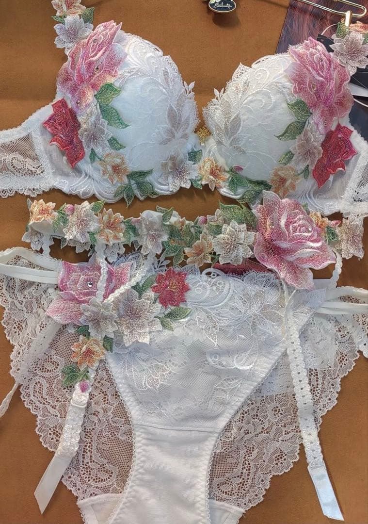 サルート ワコール ガーターベルト 09G インドの花嫁 М