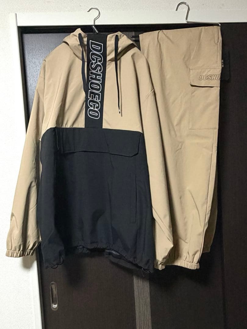 【新品タグ付き】DC SHOES スノーボードウェア　上下セット　M〜Lサイズ