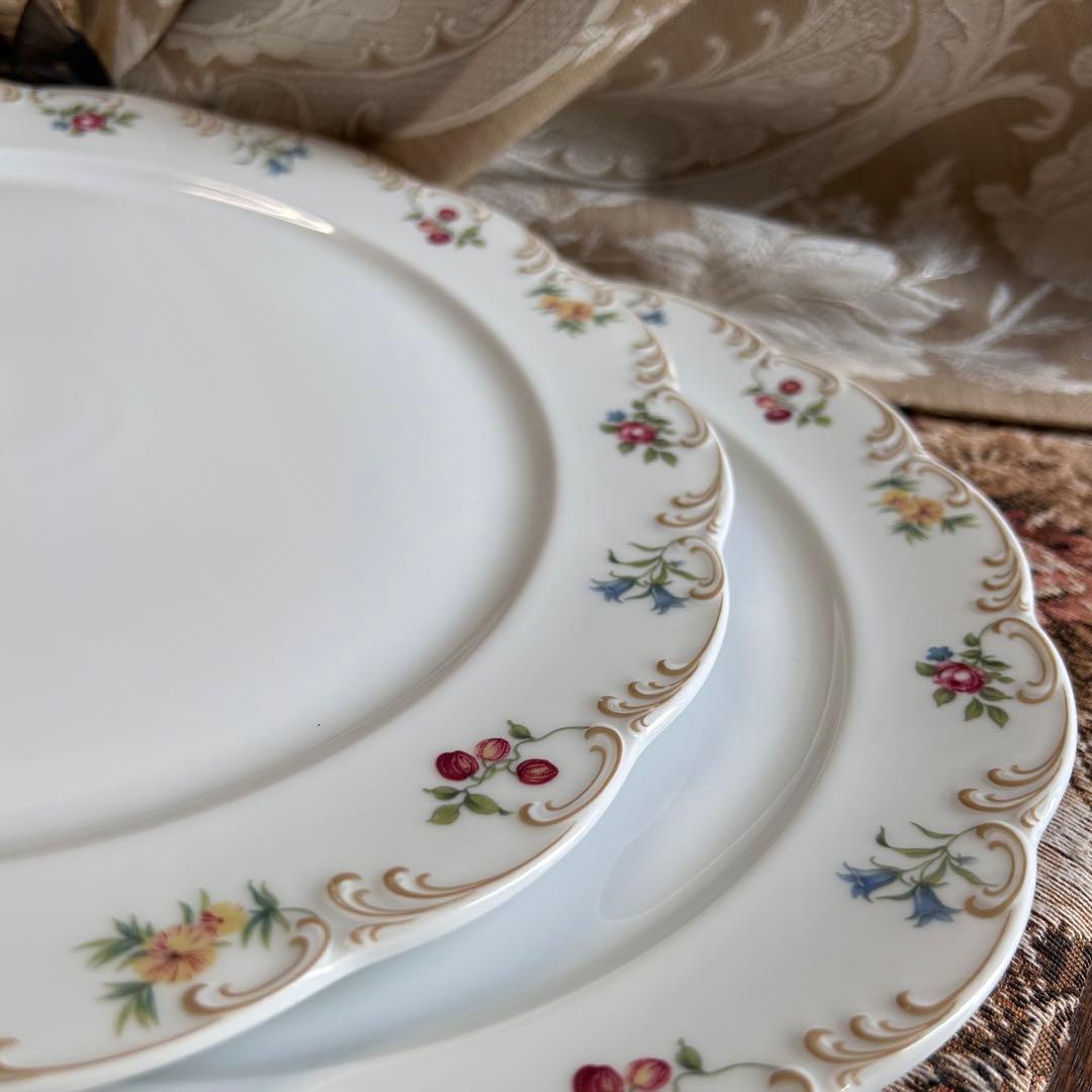ドイツ製 ROSENTARL 可憐なお花と美しいレリーフ プレート