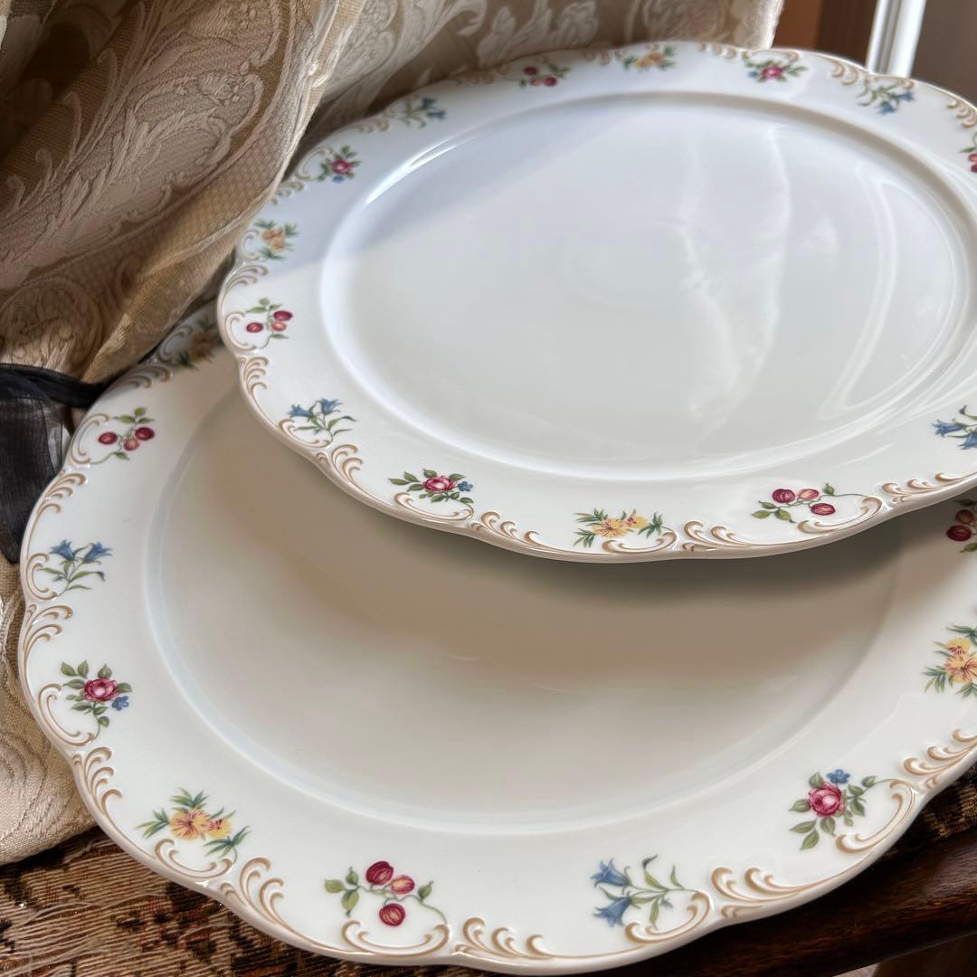 ドイツ製 ROSENTARL 可憐なお花と美しいレリーフ プレート