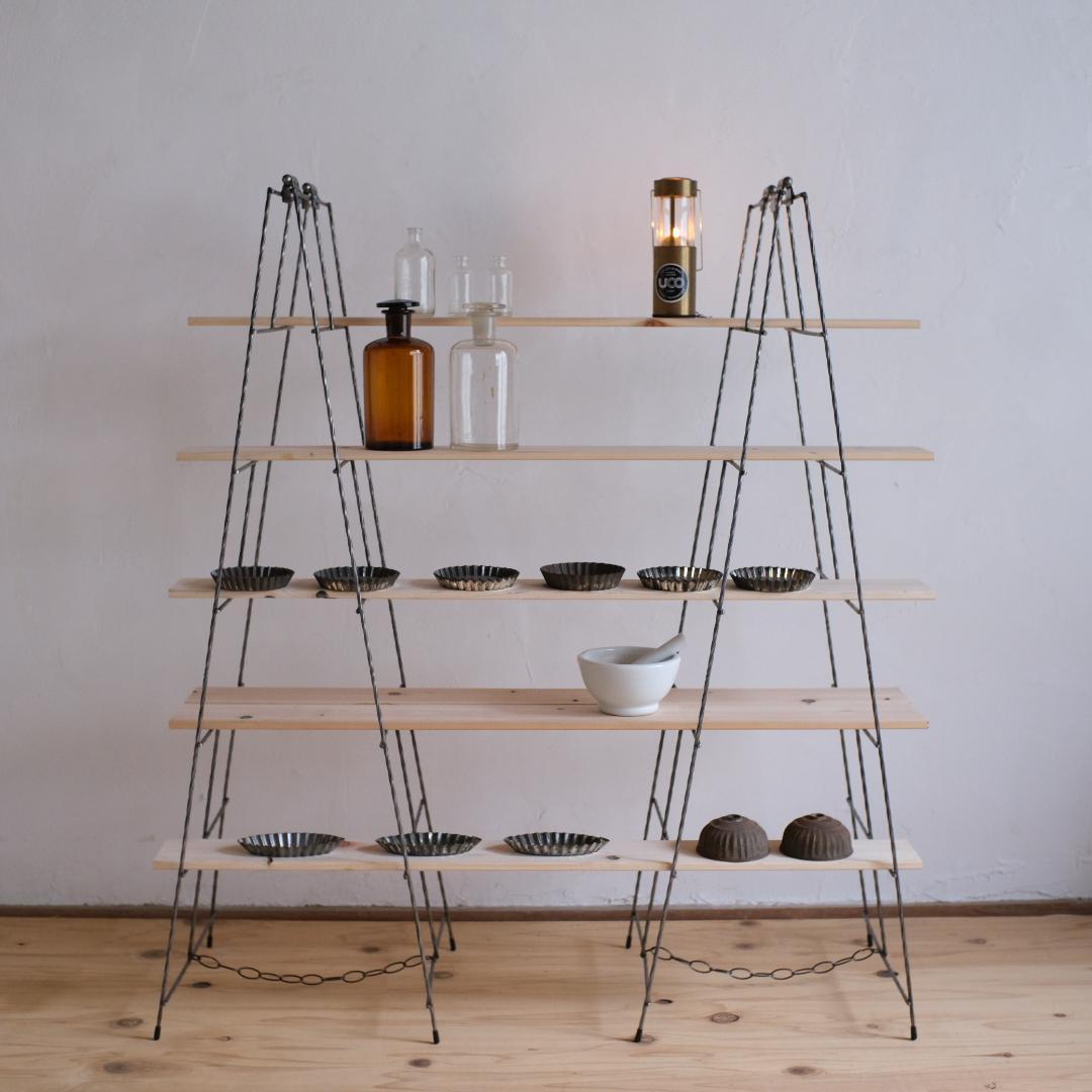 無骨なアイアン脚＆ウッドの飾り棚ｐ アトリエ ラック 蚤の市
