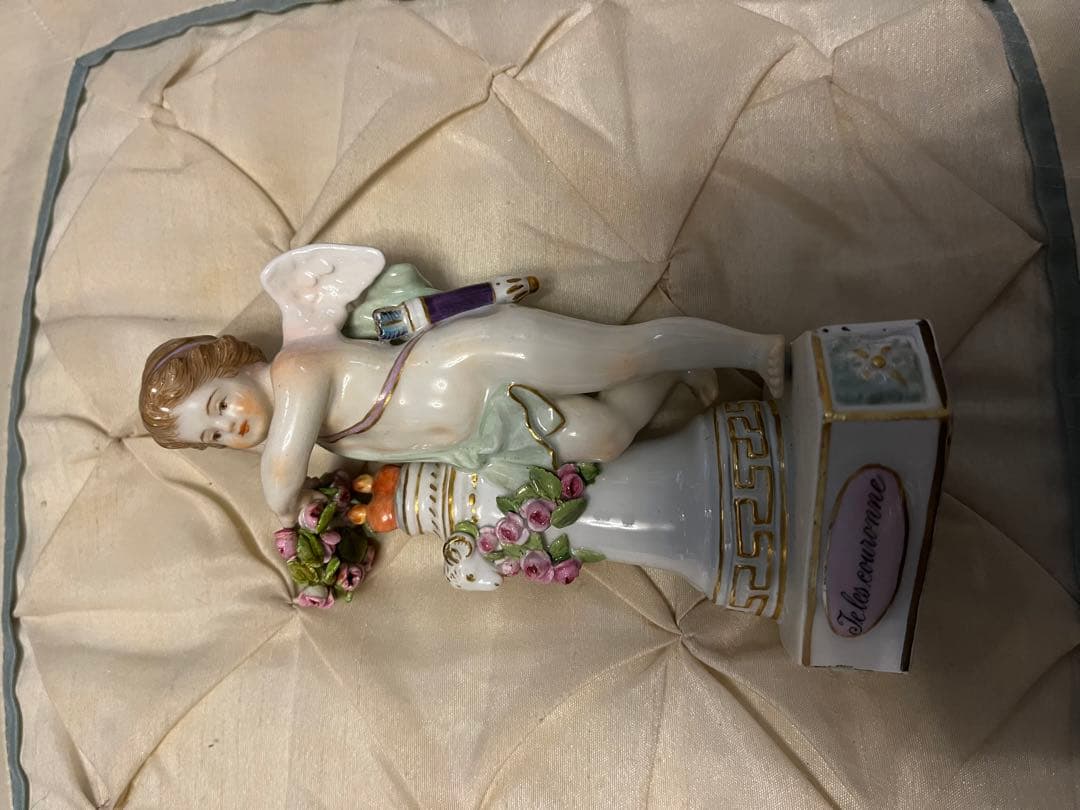 Missen マイセン　人形　箴言の天使「Je les couronne」