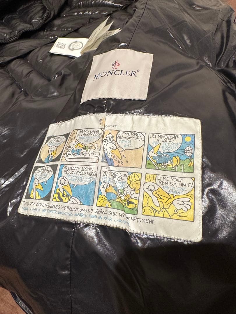 Monclerブラックフード付きロングダウンジャケット
