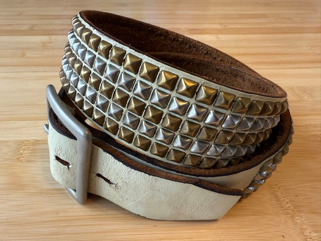 ⭐️HTC⭐️5連ピラミッド⭐️シルバー&ブラススタッズコンビ⭐️ホワイトレザー⭐️32