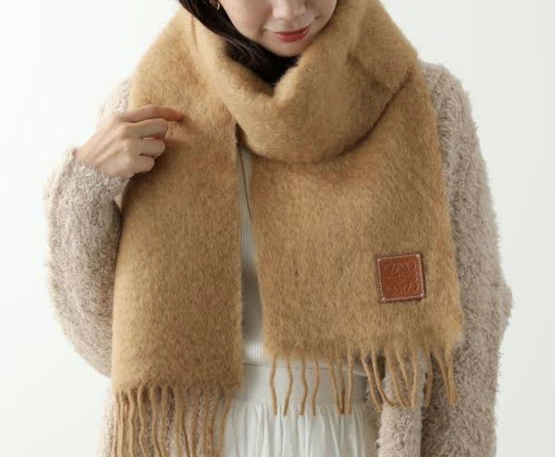 LOEWE ベージュ マフラー フリンジ付き