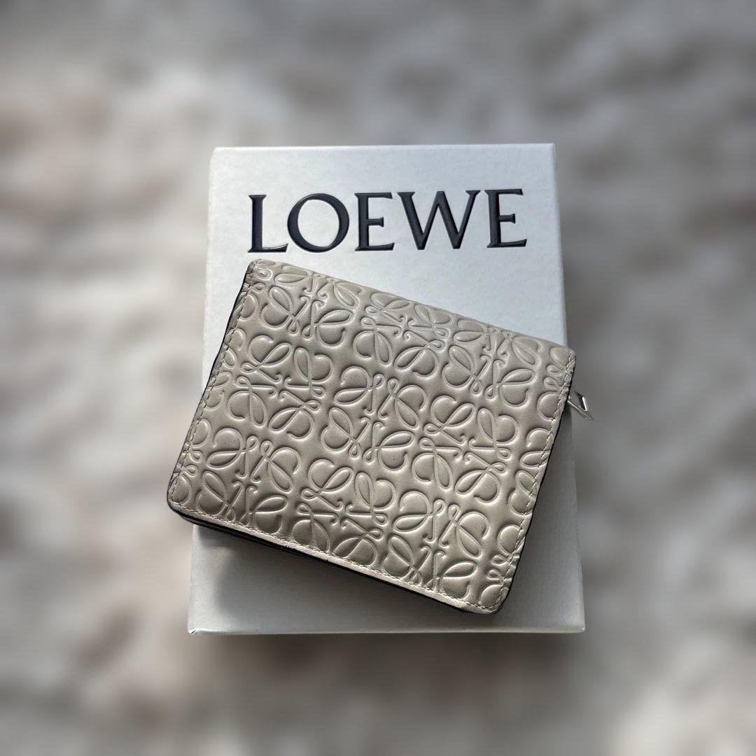 LOEWE 二つ折り財布