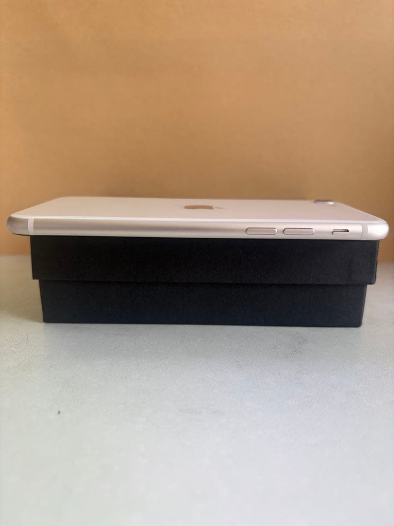 iPhoneSE3 128GB スターライトホワイト