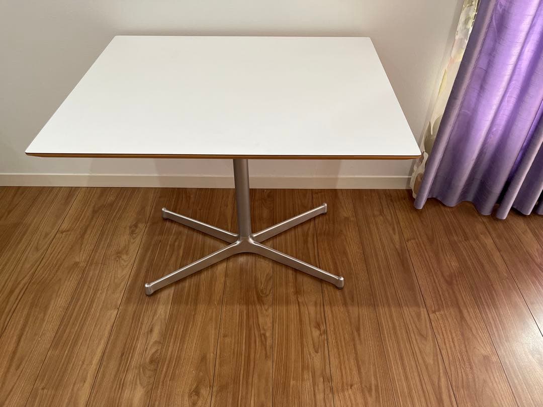 カフェテーブル