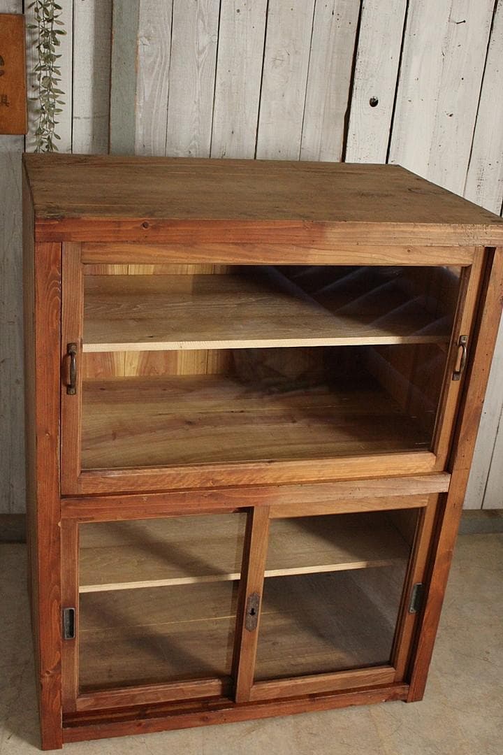 古く味のある木枠ガラス戸棚　食器棚　水屋　キャビネット　古家具