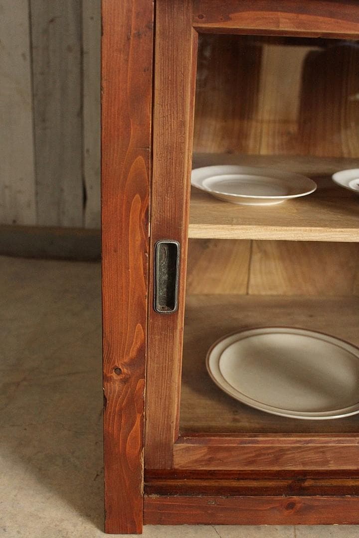 古く味のある木枠ガラス戸棚　食器棚　水屋　キャビネット　古家具