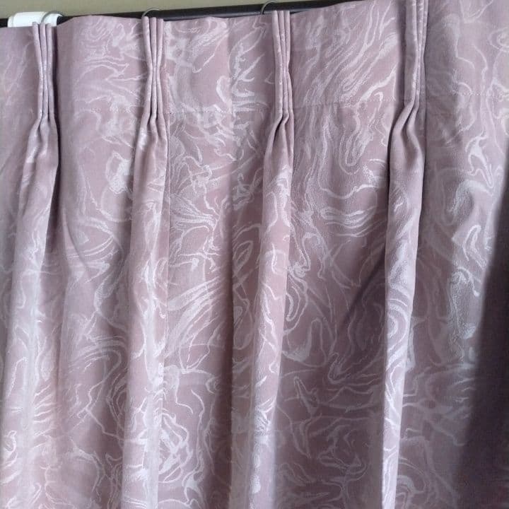 ピンクのフルオーダーカーテン