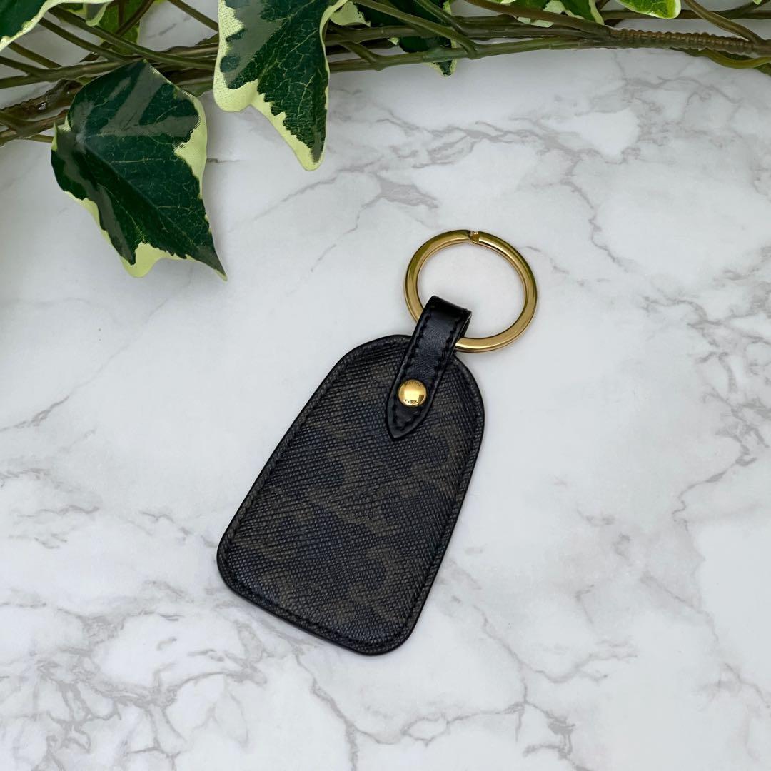 セリーヌ キーホルダー トリオンフ チャーム ゴールド ブラック CELINE