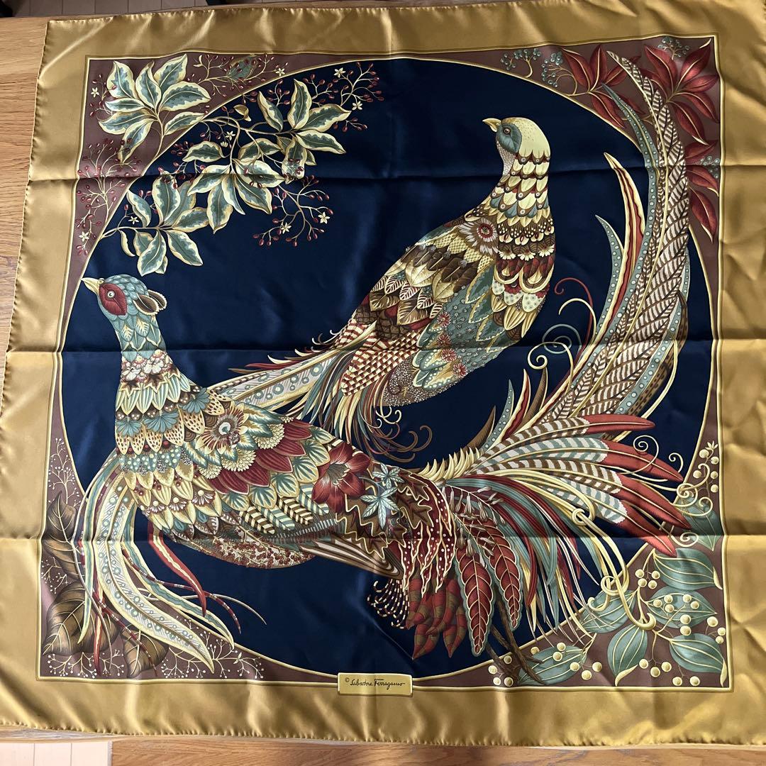 Salvatore Ferragamo 孔雀デザイン スカーフ