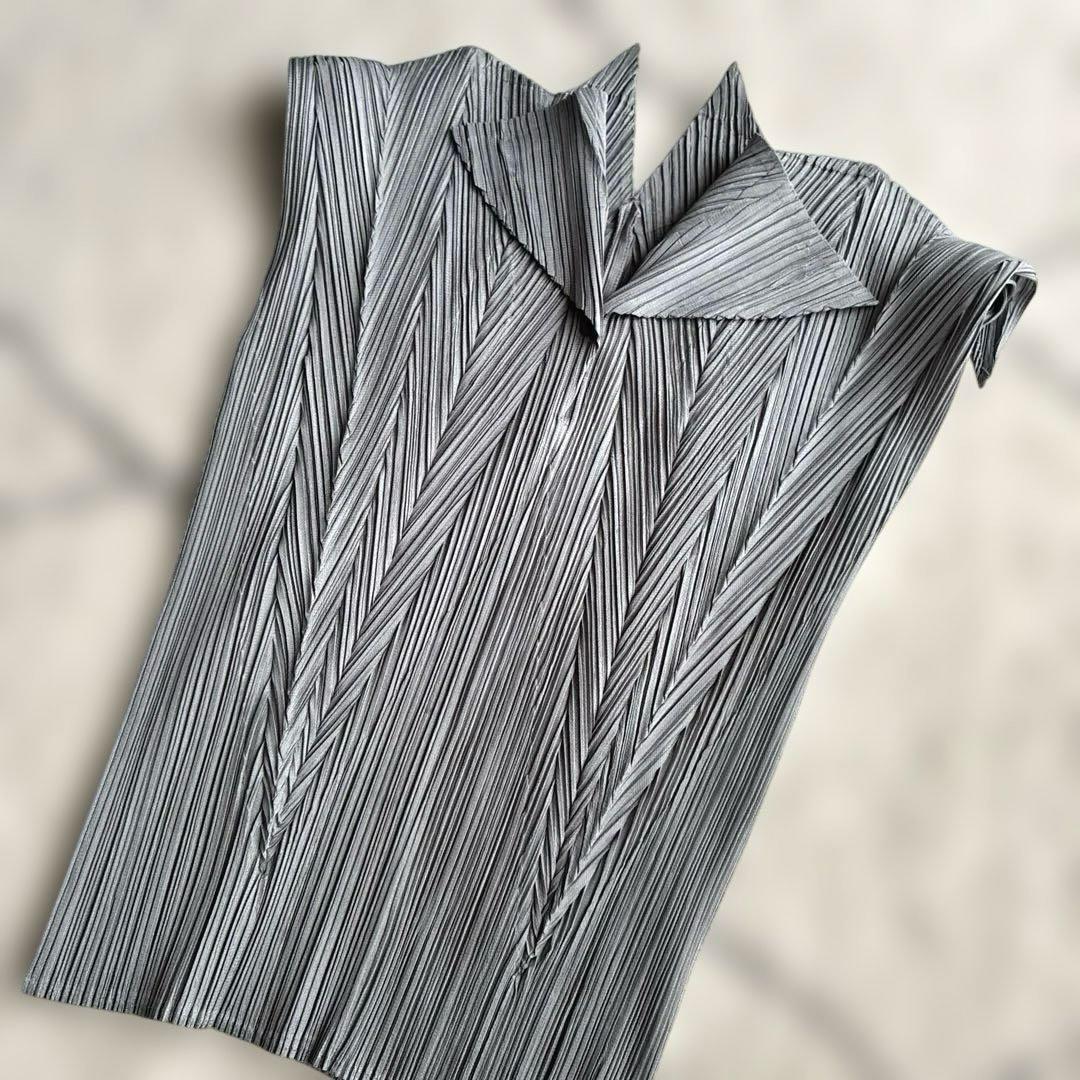 PLEATS PLEASEイッセイミヤケ　変形ブラウス　グレー　サイズ3