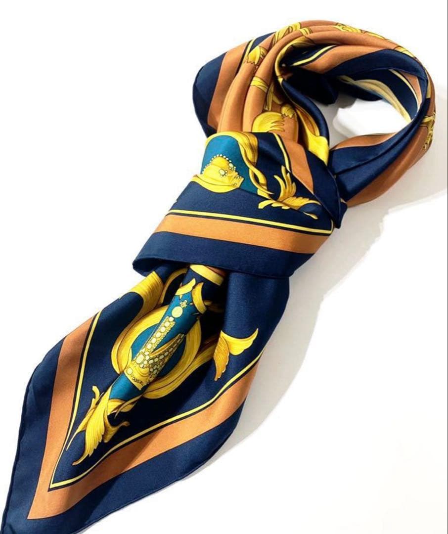美品 Hermès シルク スカーフ Couronnes エルメス カレ 90