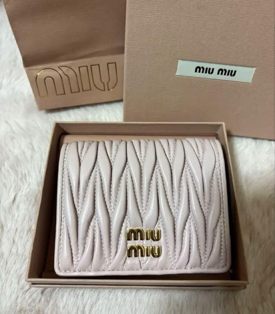 miumiu マテラッセレザー 折り財布 正規品