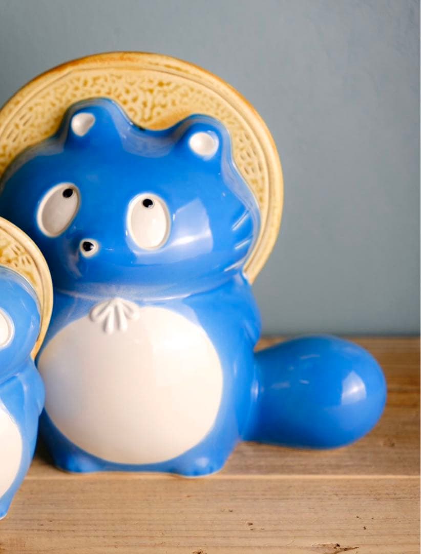 ぼんやり子だぬき　陶器・青色