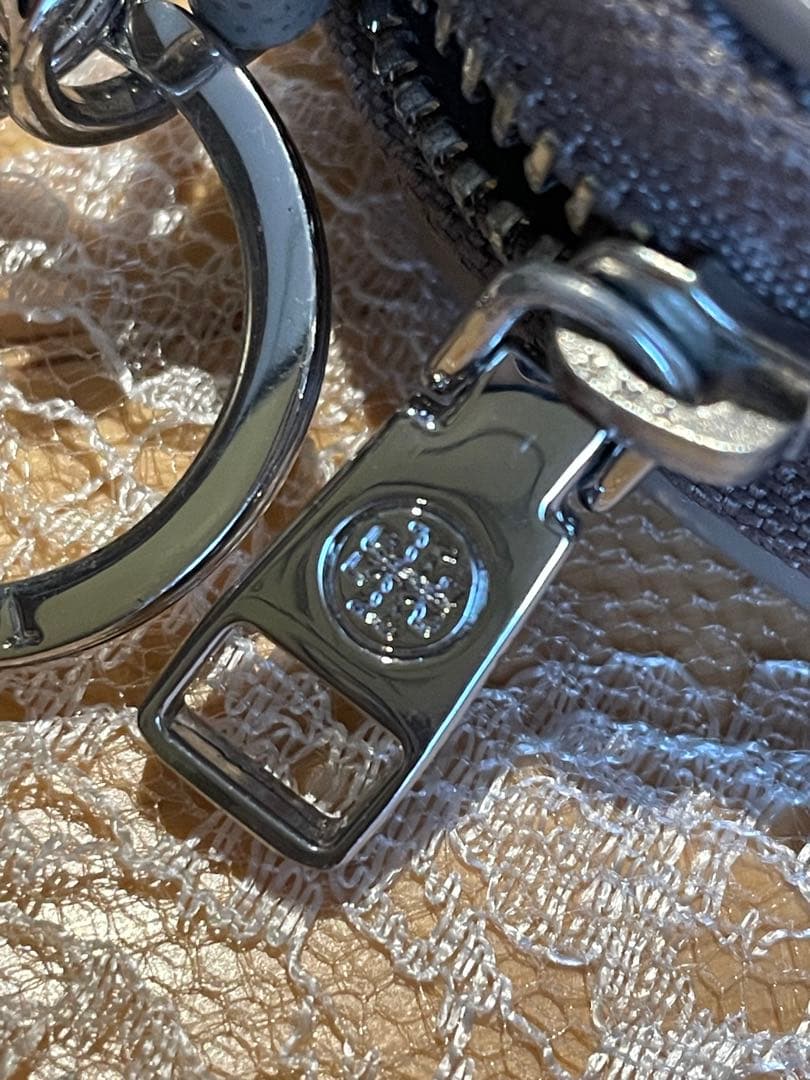 TORY BURCH ラウンドファスナーケース キーチャーム　小物入れ