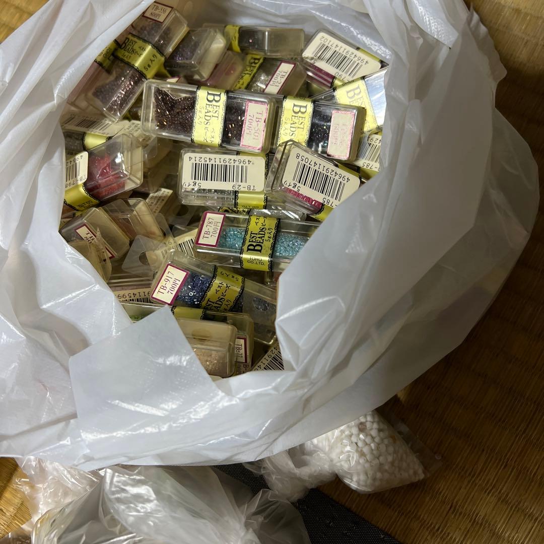 スワロフスキー　ビーズ大量およそ１５万円相当