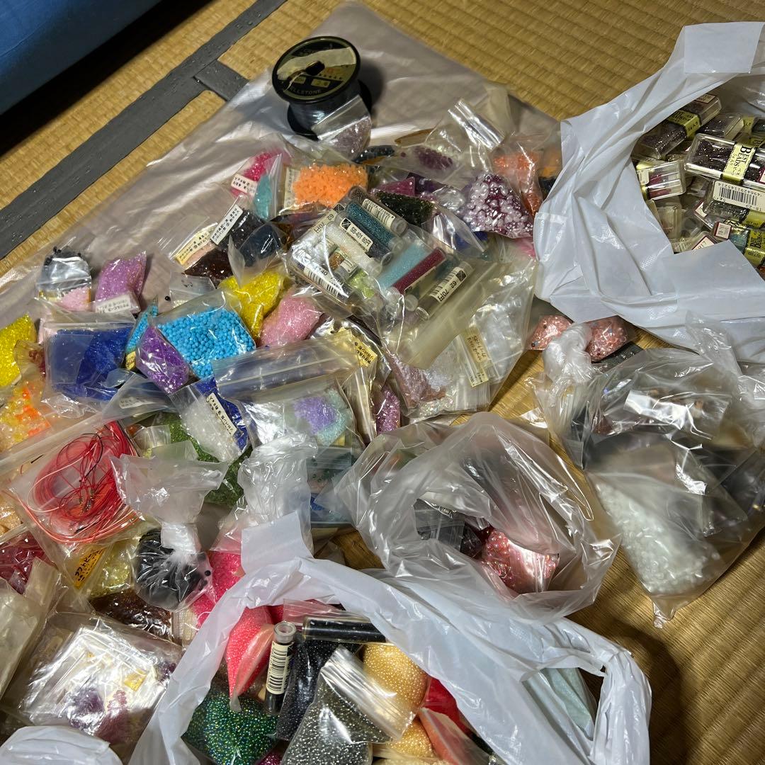 スワロフスキー　ビーズ大量およそ１５万円相当