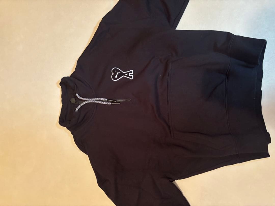 PUMA×ami parisコラボ ハーフジップパーカー