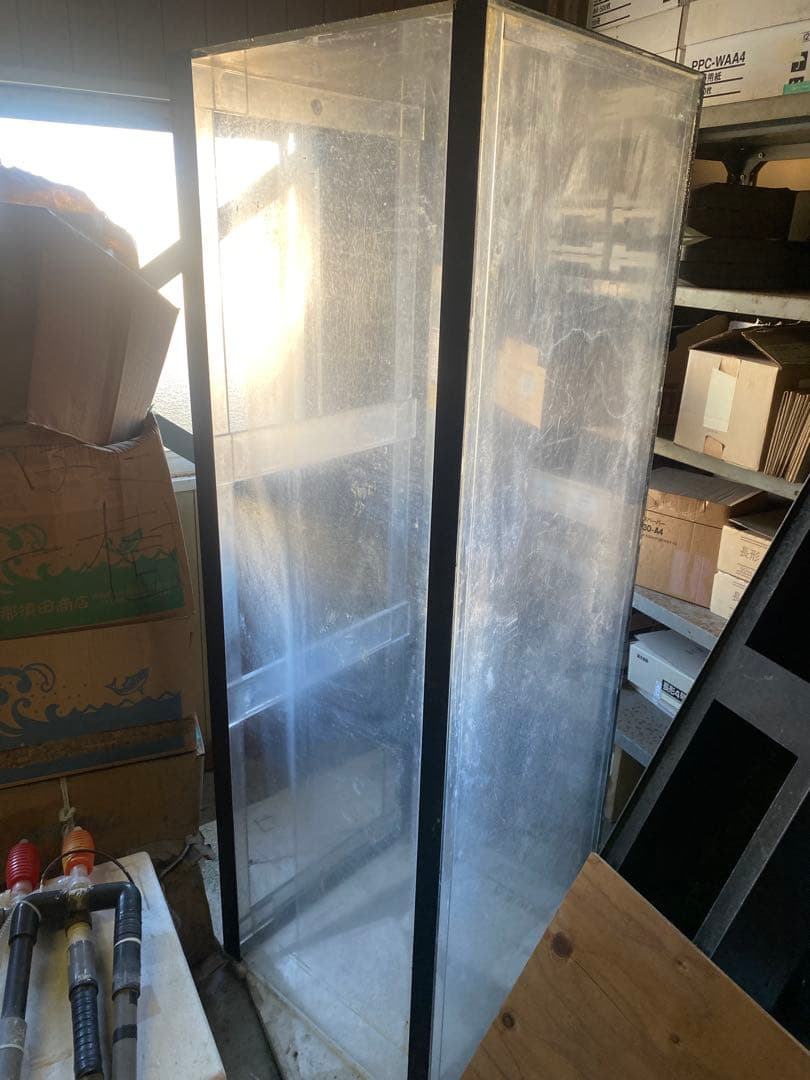 透明アクリル水槽 縦型 黒フレーム