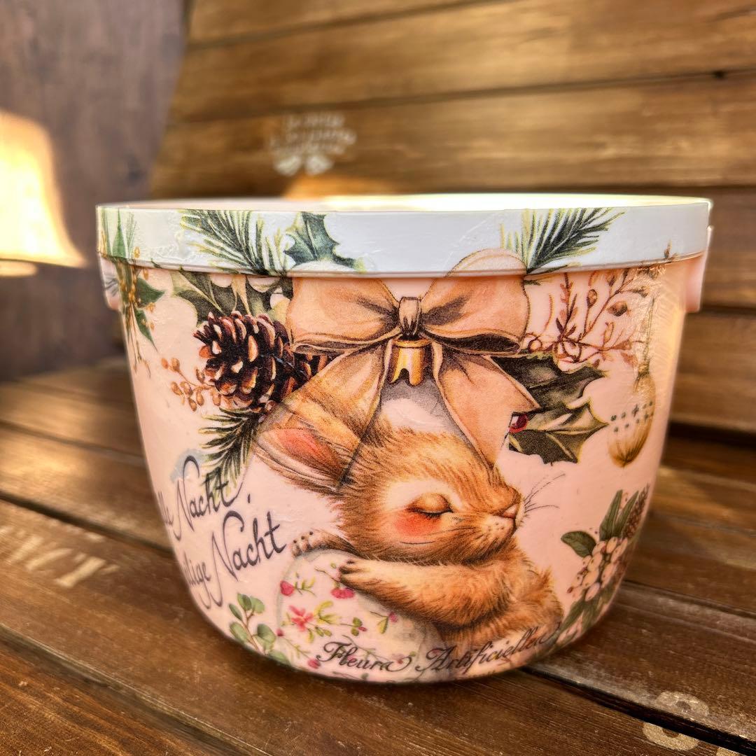 こゆき◡̈*❤︎さま リメイクラウンドバスケット 金色リボン　白色たまごのうさぎさん