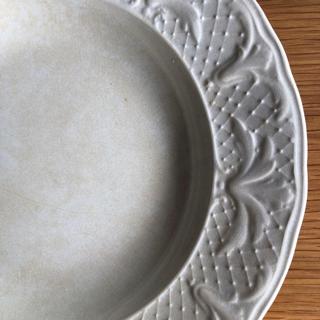 ボルドー 程よく色付いた枯れ感のあるレリーフプレート 深皿 フランスアンティーク