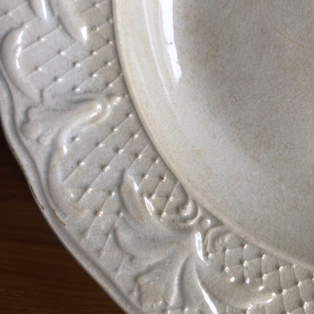 ボルドー 程よく色付いた枯れ感のあるレリーフプレート 深皿 フランスアンティーク