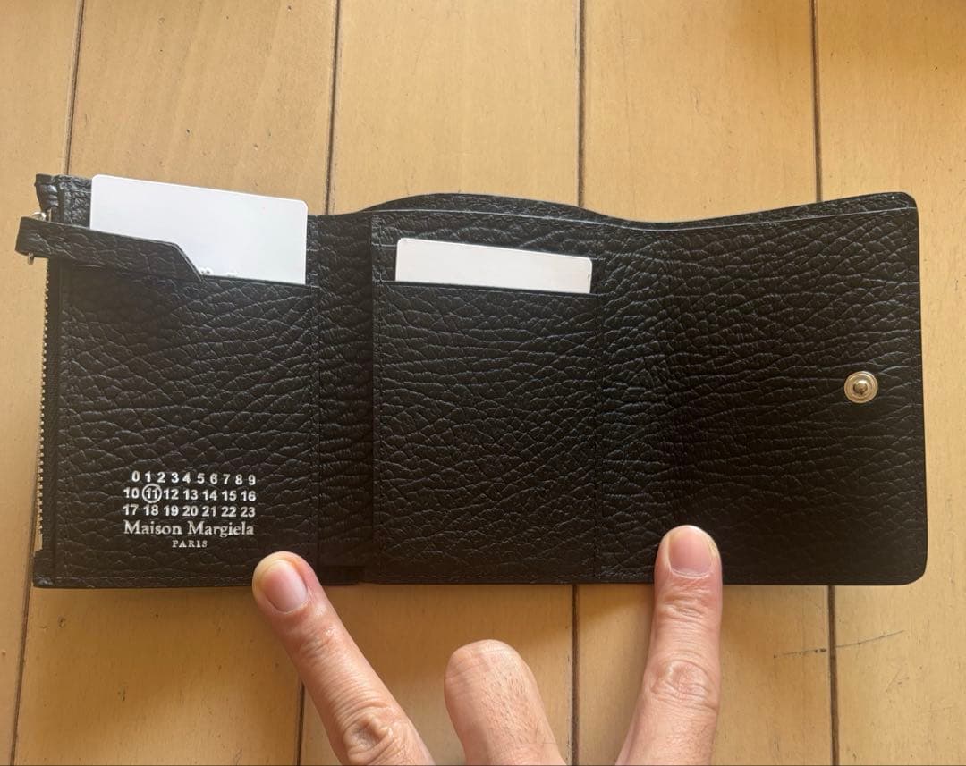 メゾンマルジェラ 三つ折り財布 レディース 黒 SA3UI0010 P4455