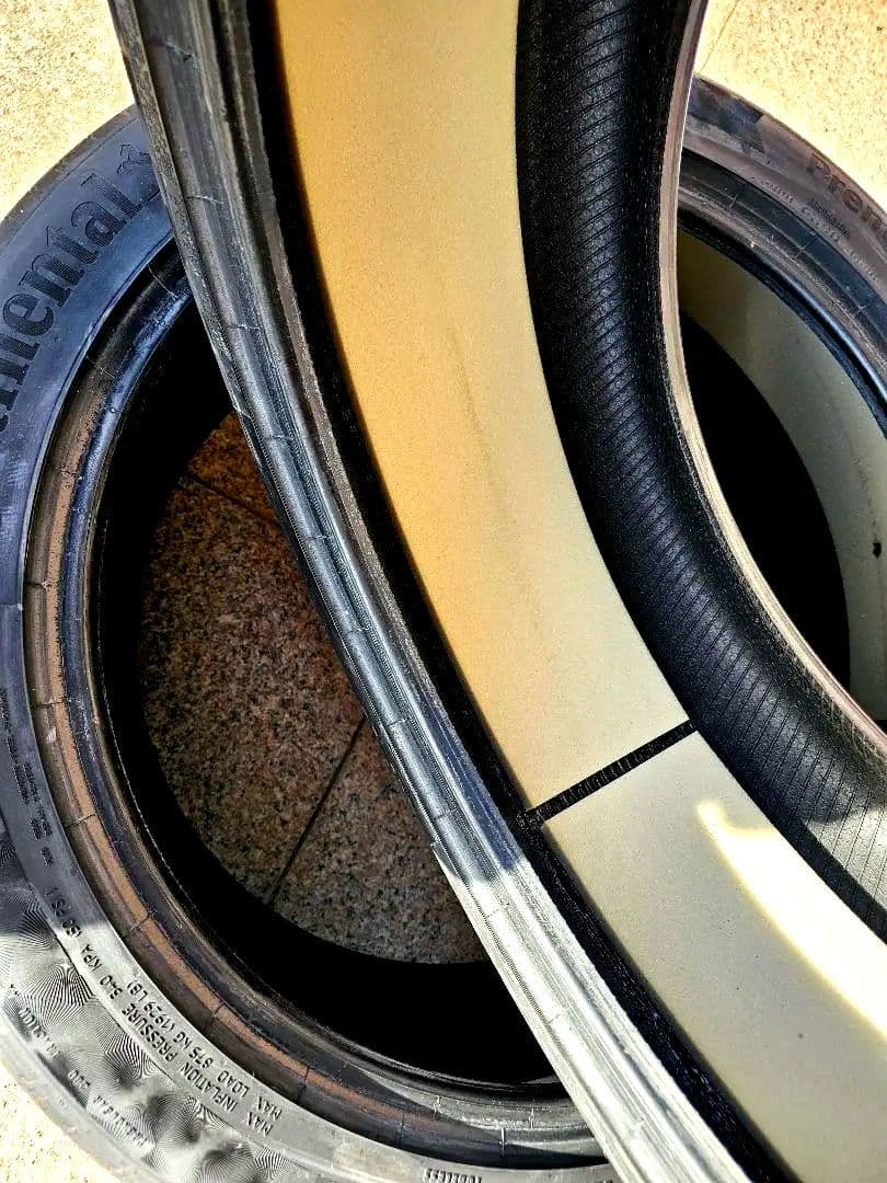 高級タイヤ新品未使用　245/45R20　２本セット