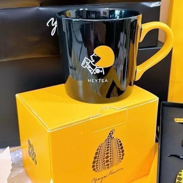 草間彌生　HEYTEA　マグカップ　キーホルダー　スリーブ　プラカップ　セット①