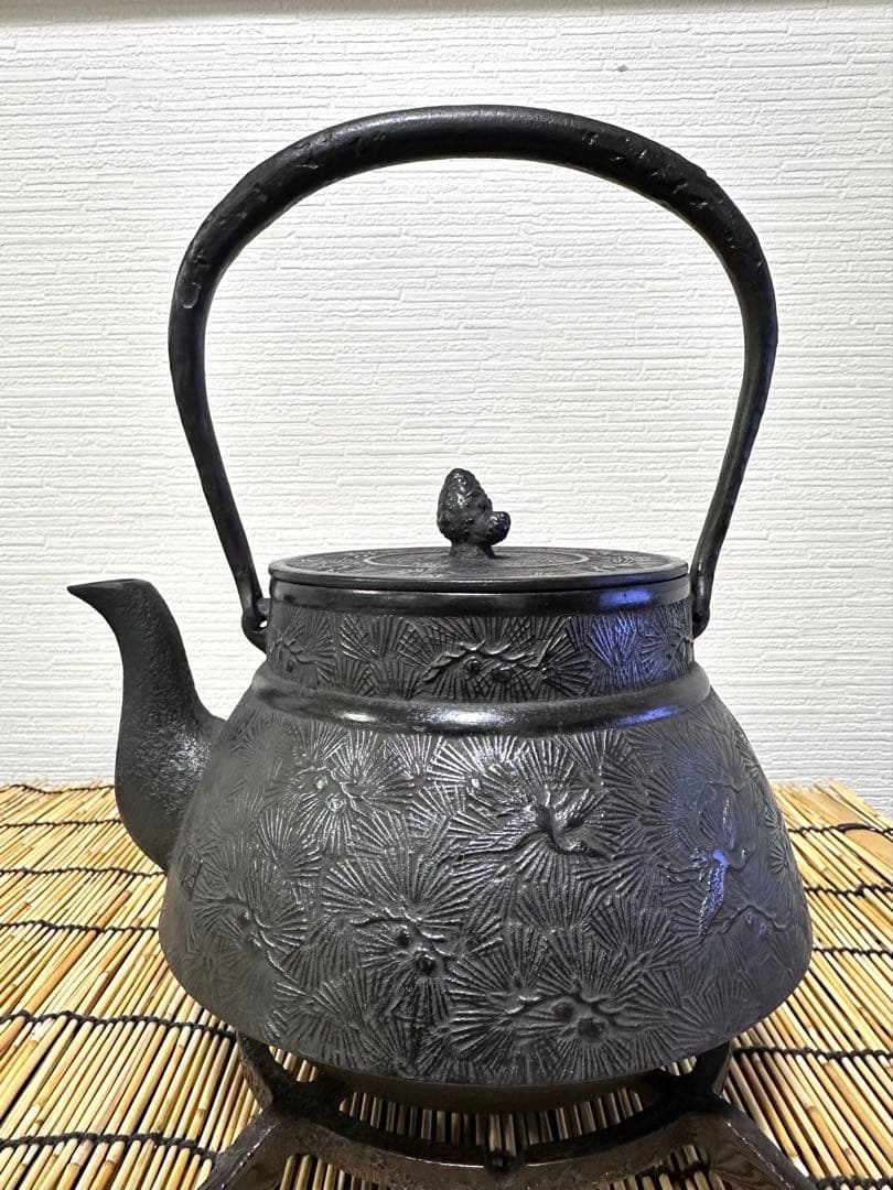 未使用品、木箱付　横倉嘉山造　１５型末紋様　 鉄瓶 南部鉄瓶 南部鉄器　鉄瓶