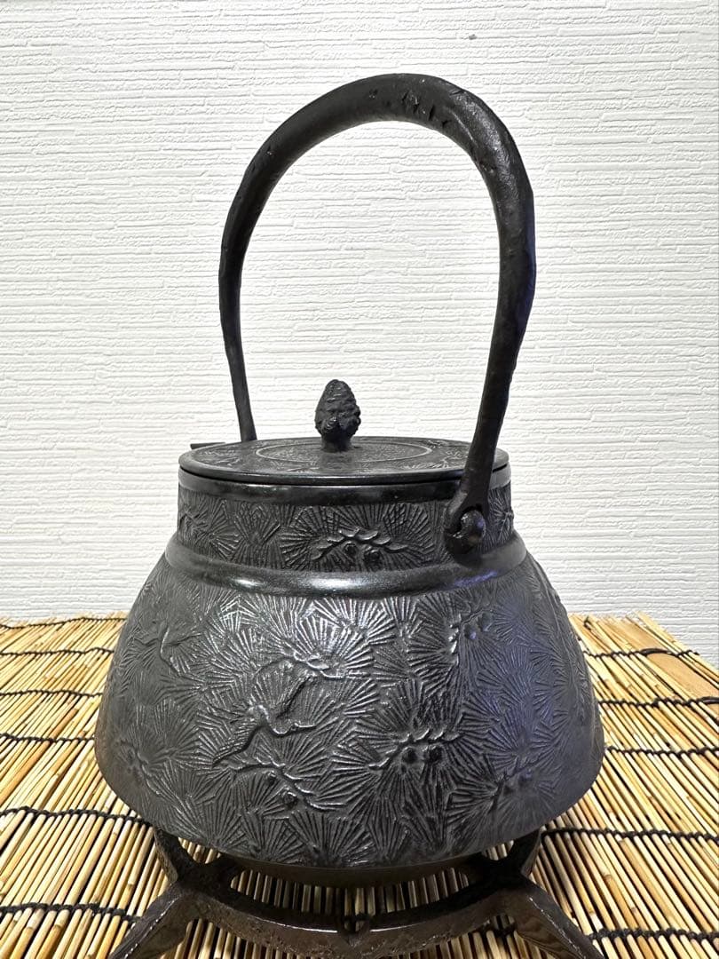 未使用品、木箱付　横倉嘉山造　１５型末紋様　 鉄瓶 南部鉄瓶 南部鉄器　鉄瓶