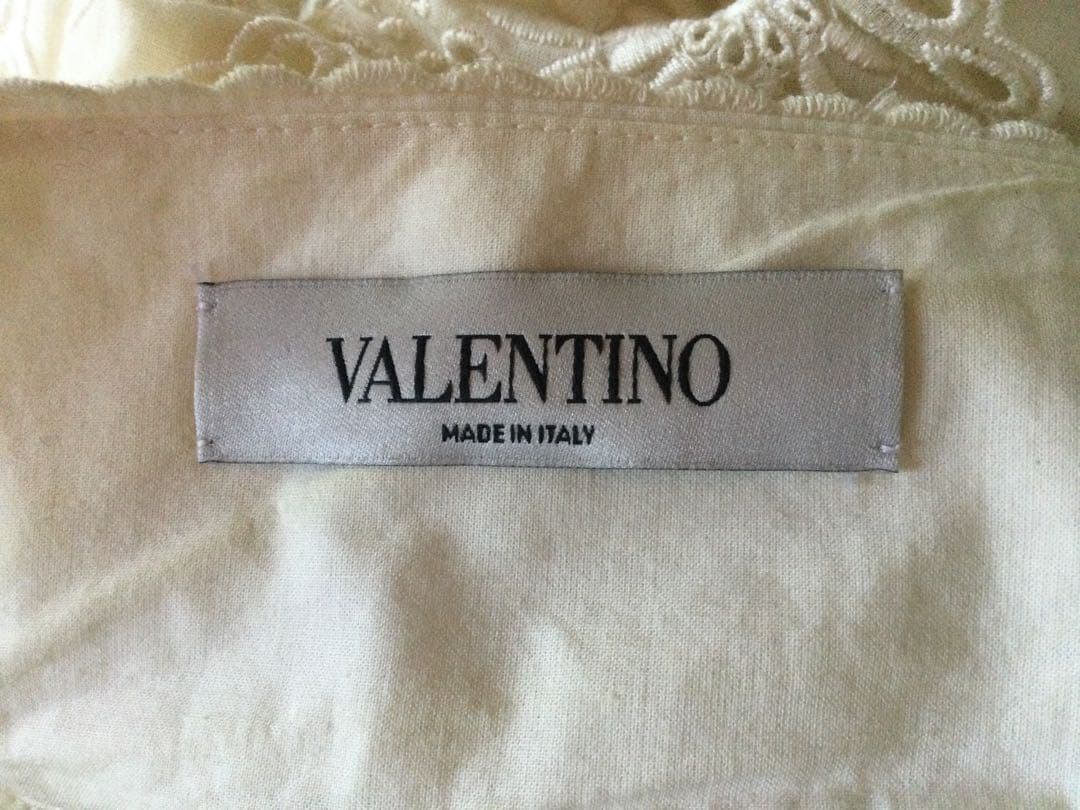 ヴァレンティノの総レース使いの綺麗なスカートです