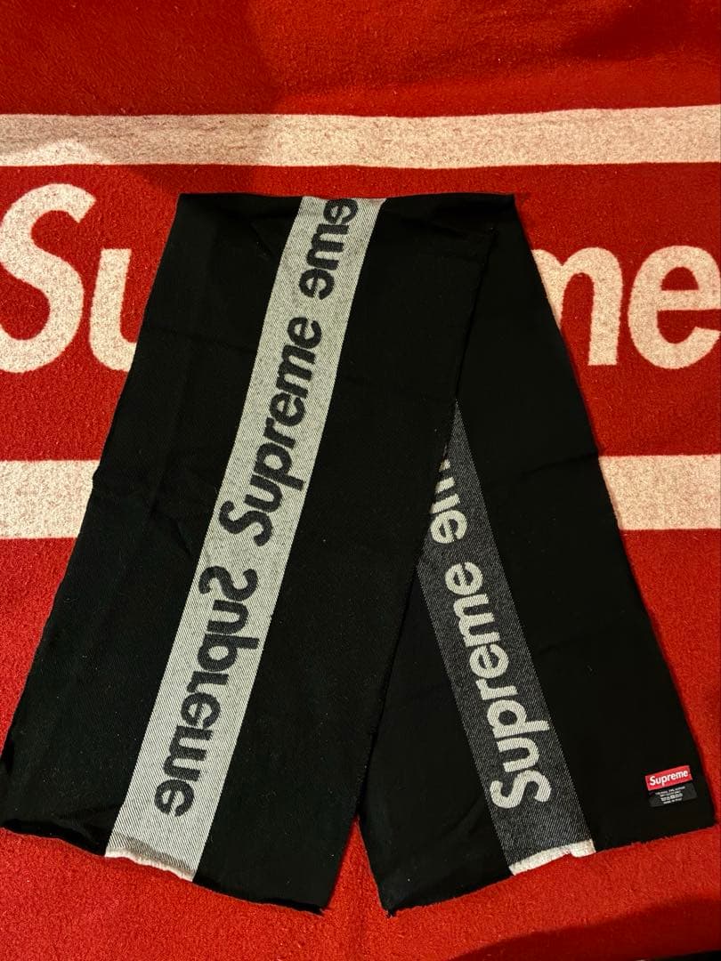Supreme ロゴ入りマフラー イタリア製 ブラック/グレー