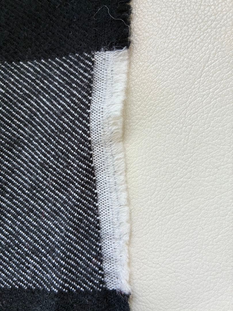 Supreme ロゴ入りマフラー イタリア製 ブラック/グレー