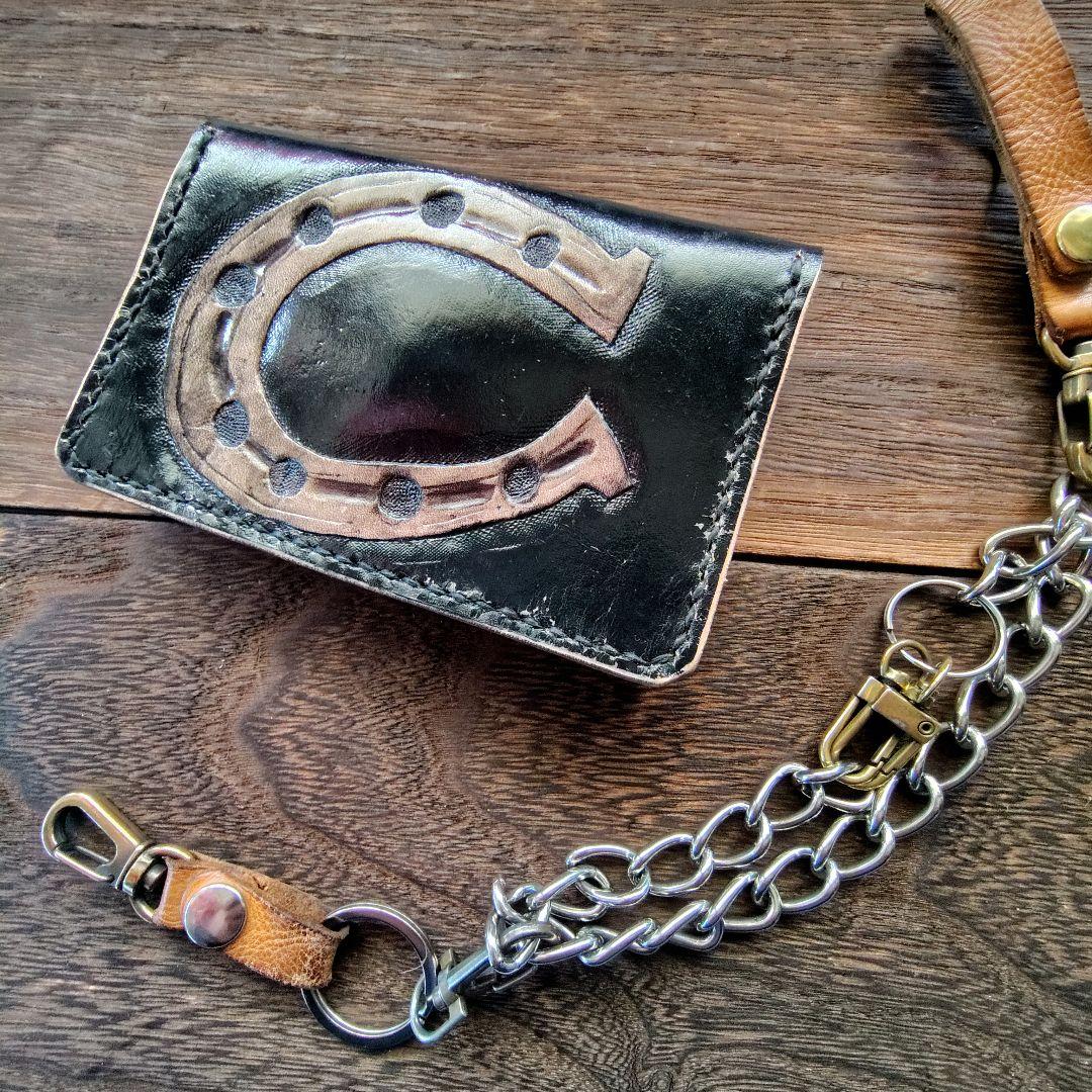 ミドルサイズ トラッカーウォレット 黒 午年記念 蹄鉄 手染め