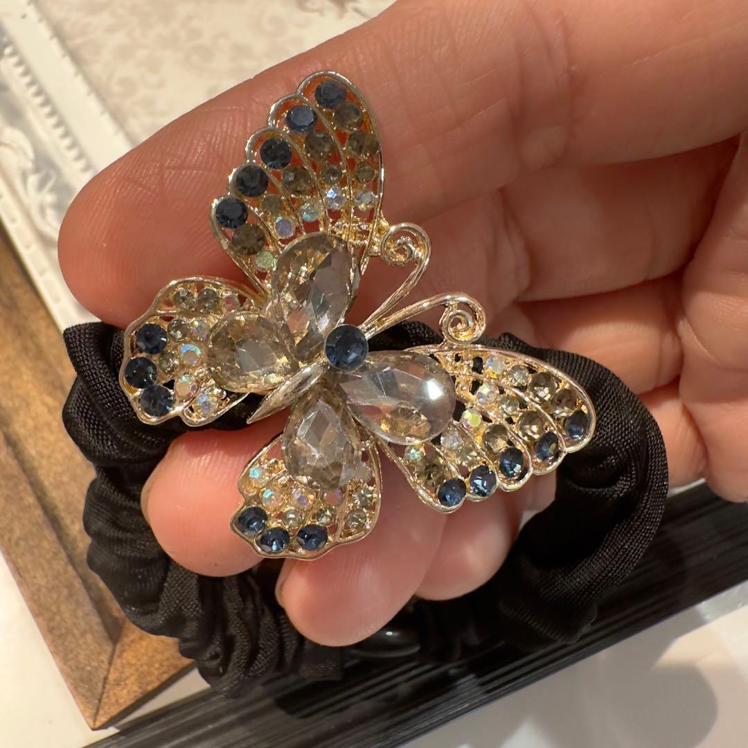 一点物★⭐︎ヘアゴム490キラキラストーンと合金透かし蝶々ビジューヘアゴム高級立体