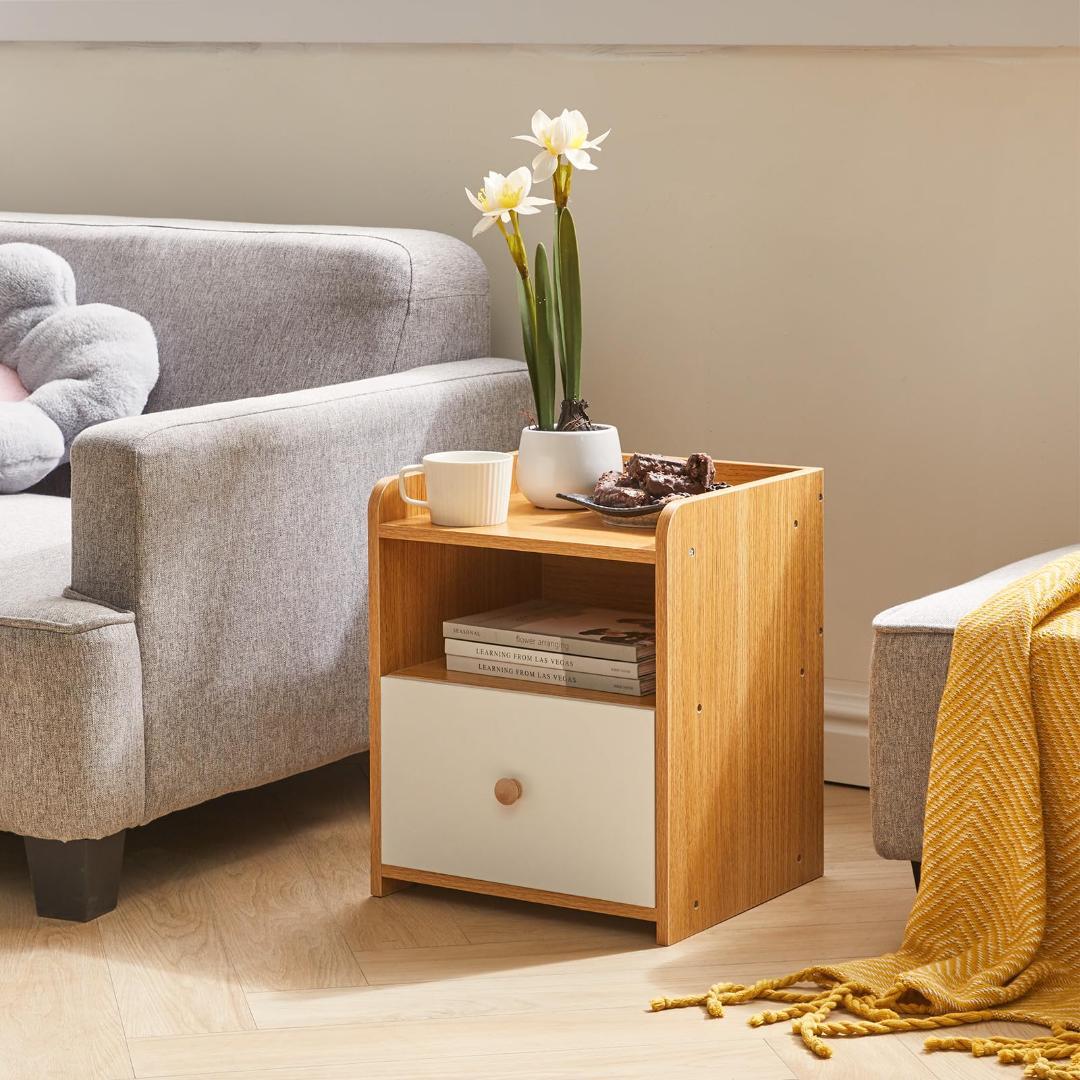 スペース効率と機能美を兼ね備えたモダンデザイン　サイドテーブル