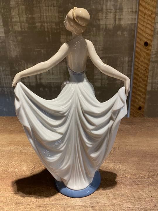 リヤドロ LLADRO 人形 踊る少女 スペシャルバージョン 01007189