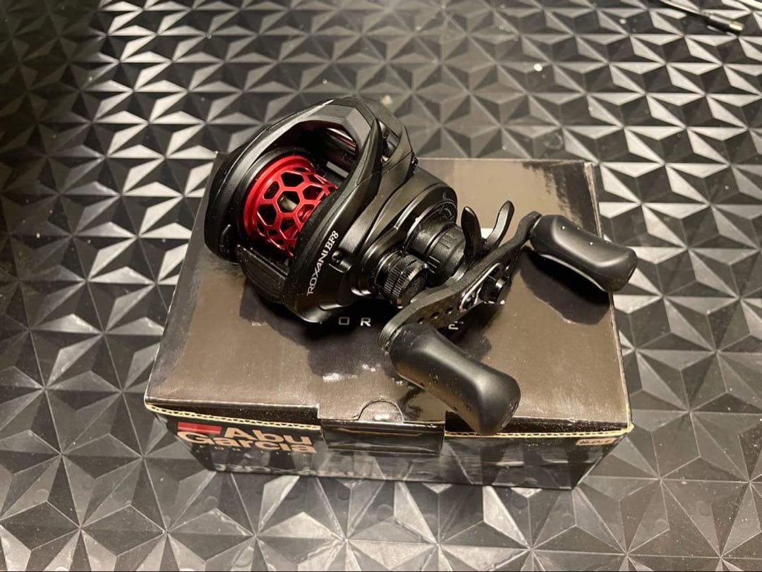 美品 RoxaniBF8 Abu Garcia ベイトリール
