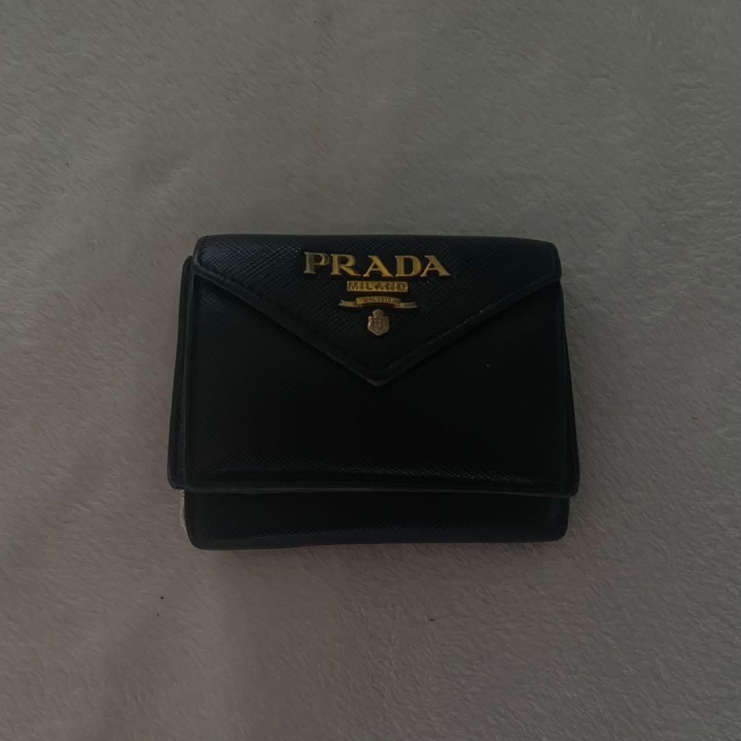 PRADA 黒 レザー 三つ折り財布