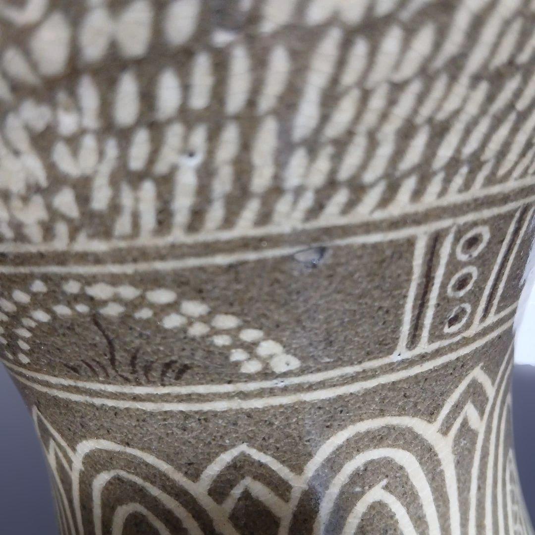 陶器 花瓶 魚と鳥の模様 双魚　象嵌技法　韓国　朝鮮　粉青沙器　梅瓶