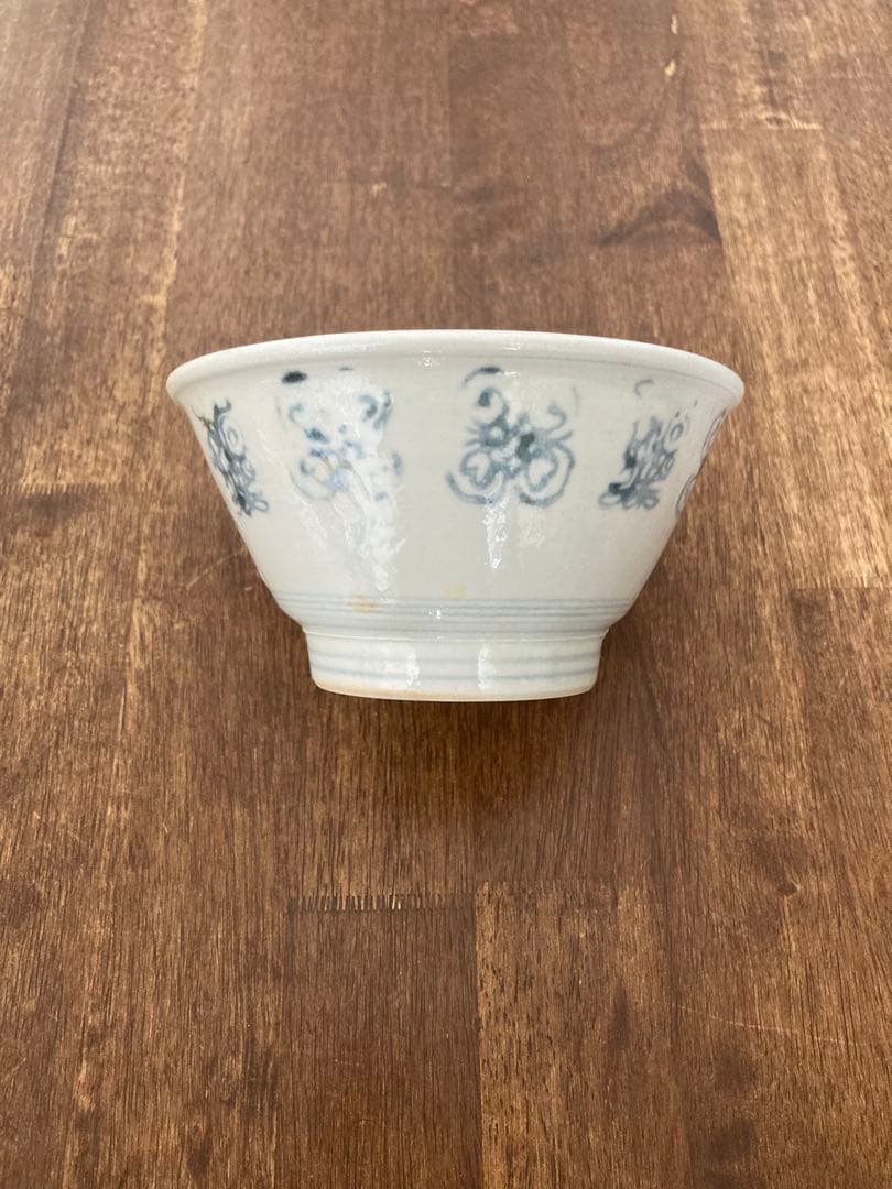 伊藤聡信　青い花模様の陶器製茶碗 中