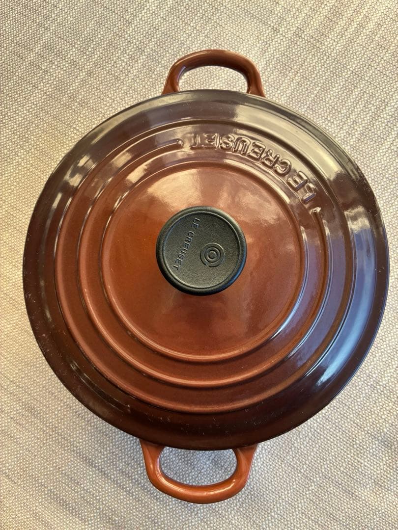 未使用品　ルクルーゼ　ココットロンド　20cm チェスナッツ　小キズあり